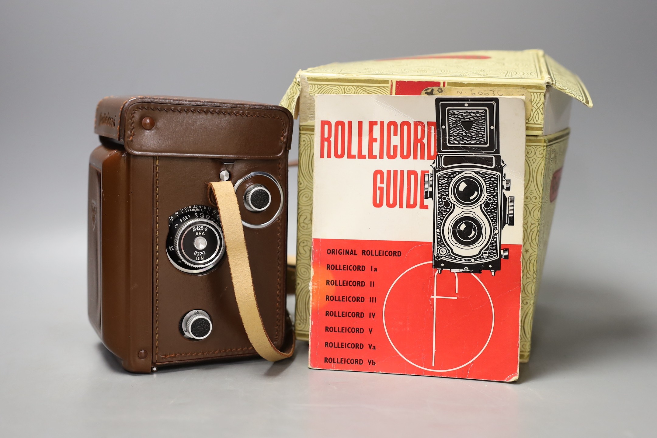 A Rolleicord Vb TLR Camera, serial no 2631352, with Schneider Kreuznach Xenar 75mm f/3.5 lens, leather case, paperwork and box
